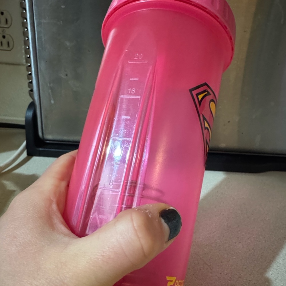 Supergirl Performa Perfect Shaker Sports Bottle - Picture 8 of 9